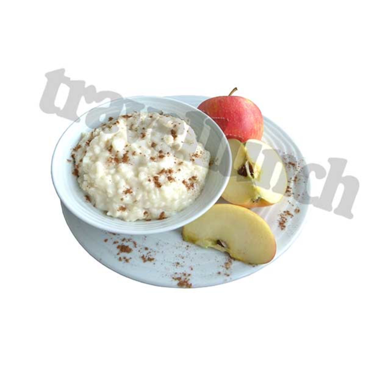 Rice pudding with apples and cinnamon
