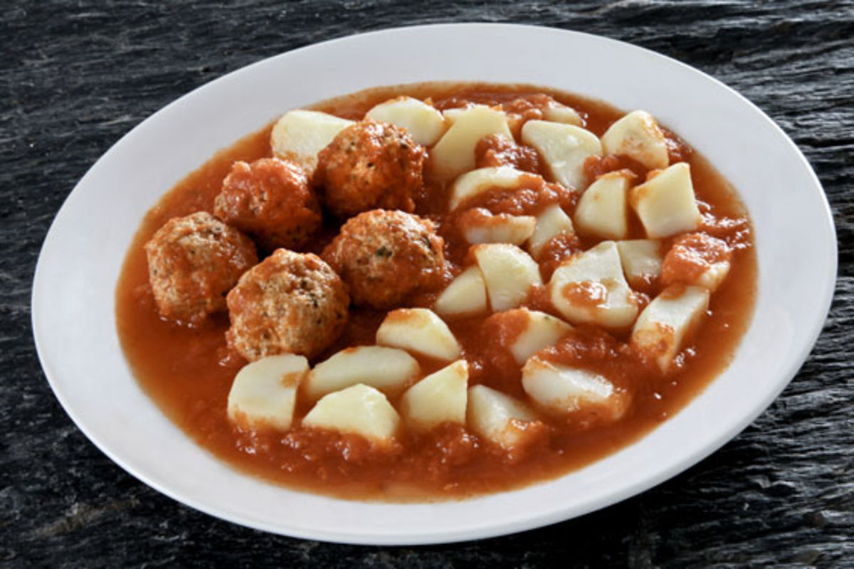 Meatballs with tomato sauce and potatoes