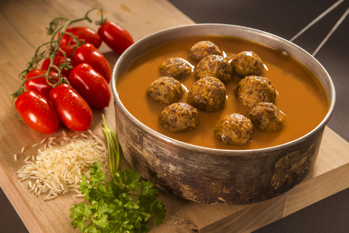 Meatballs with basmati rice and tomato sauce